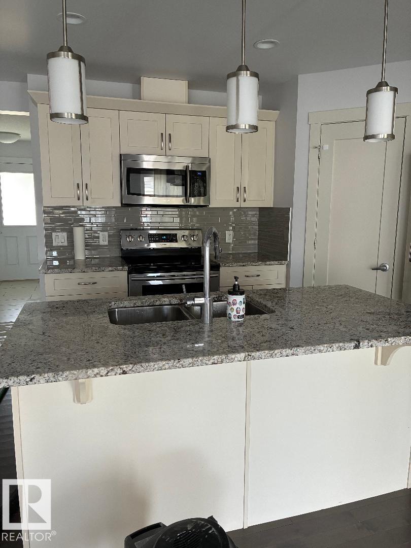 2433 GLENRIDDING BV SW|Edmonton, Alberta T6W2W7