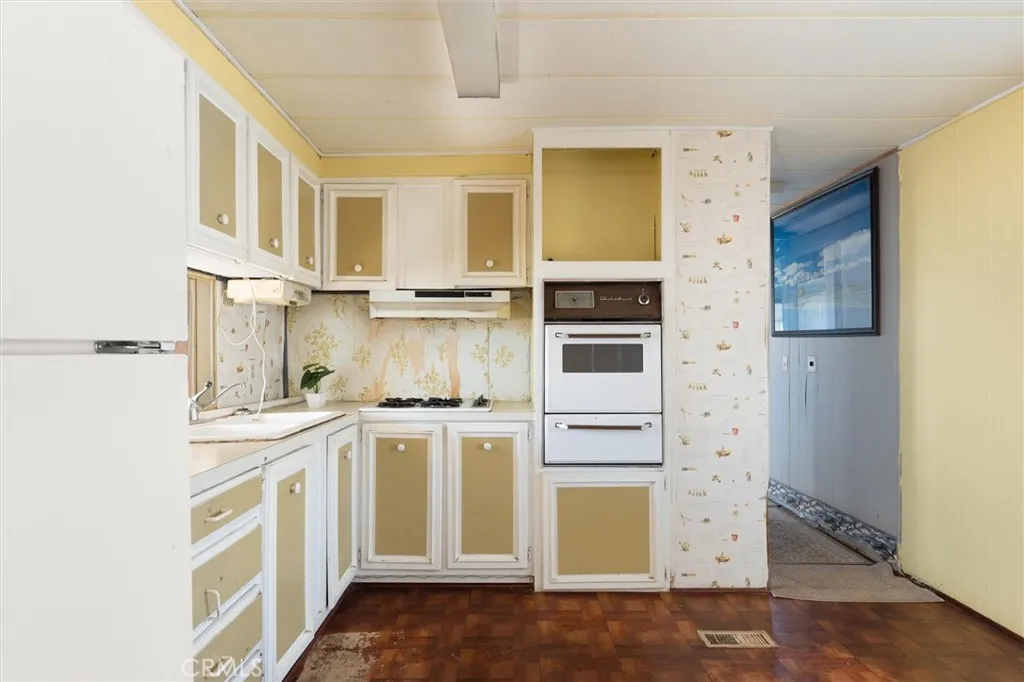 Additional image 46 of 1502 E Carson Street Unit 105, Carson, CA 90745