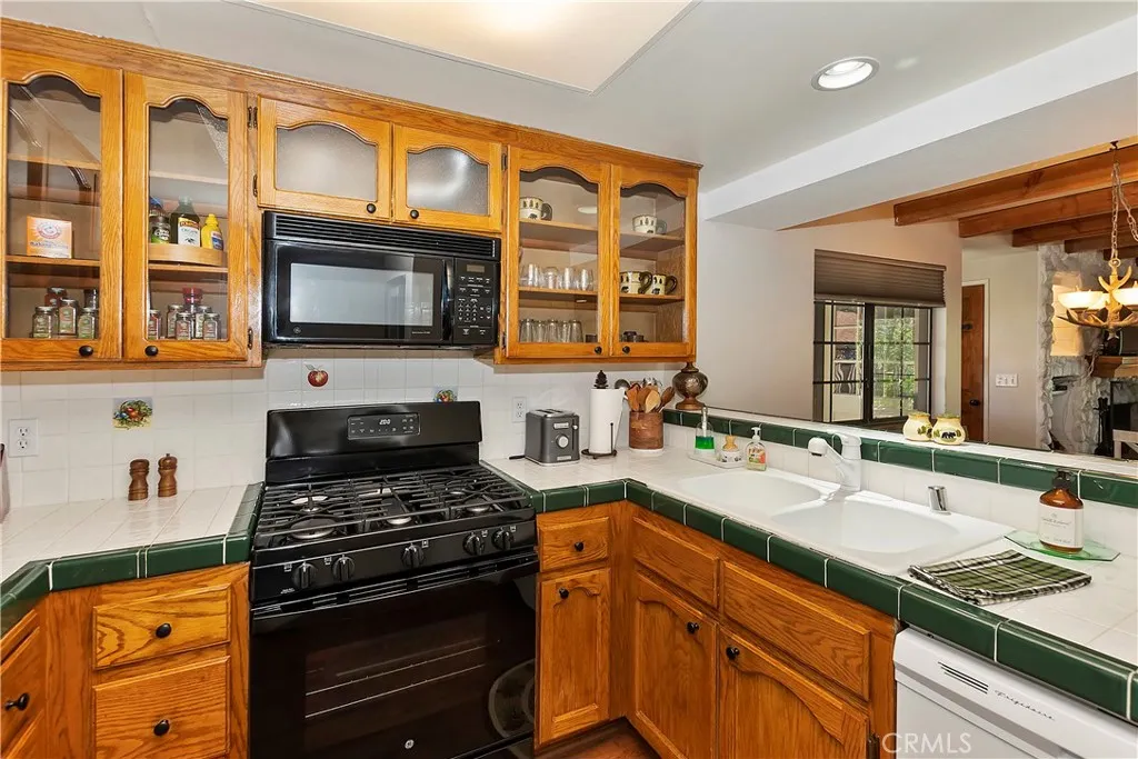 Additional image 11 of 101 Village Bay Unit 1, Lake Arrowhead, CA 92352