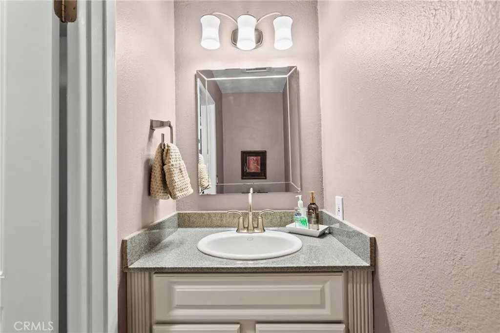 Additional image 10 of 22123 Burbank Blvd #2, Woodland Hills, CA 91367