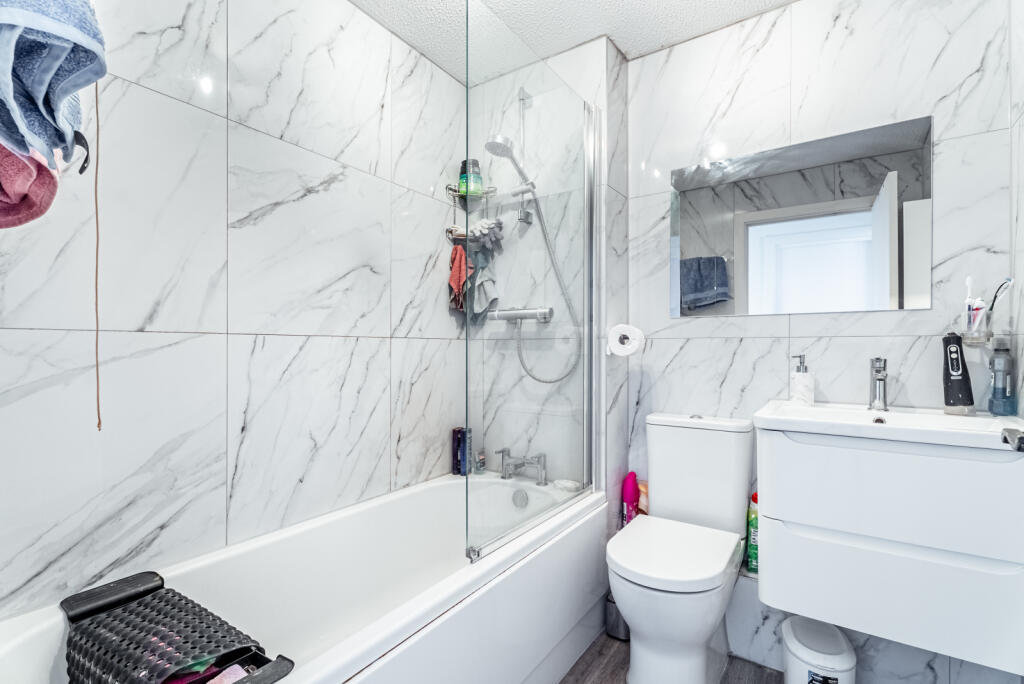 Additional image 7 of The Acorns, Wynchlands Crescent, St. Albans, Hertfordshire, AL4