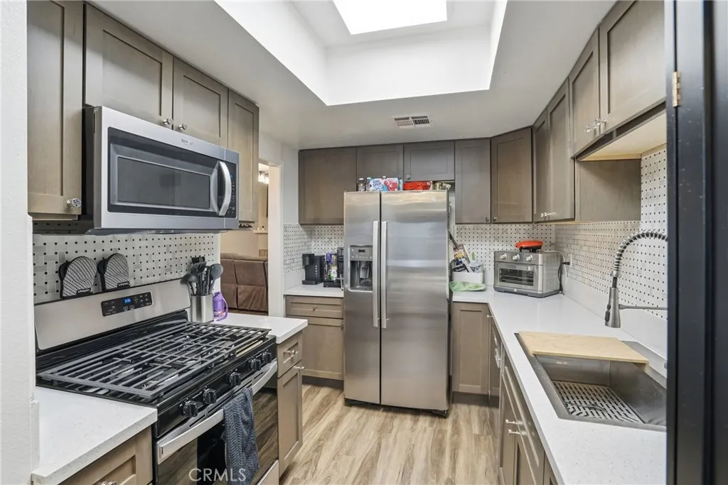 Additional image 17 of 6540 Hayvenhurst Avenue Unit 3, Lake Balboa, CA 91406
