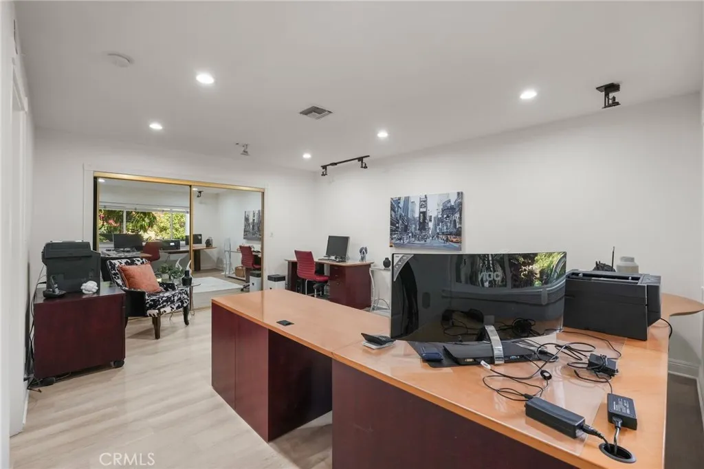 Additional image 48 of 18760 Wells, Tarzana, CA 91356