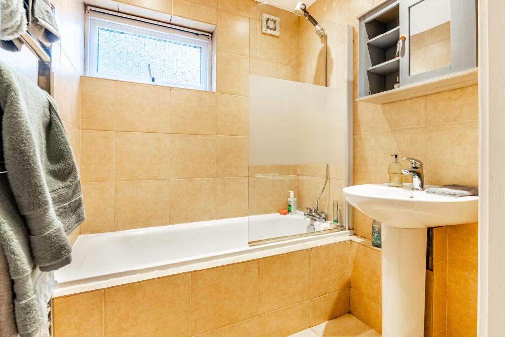 Additional image 10 of Cutmore Drive, Colney Heath, St. Albans, Hertfordshire, AL4