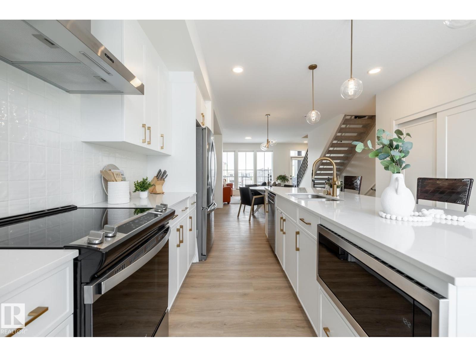 7529 KLAPSTEIN LI SW|Edmonton, Alberta T6W5T2