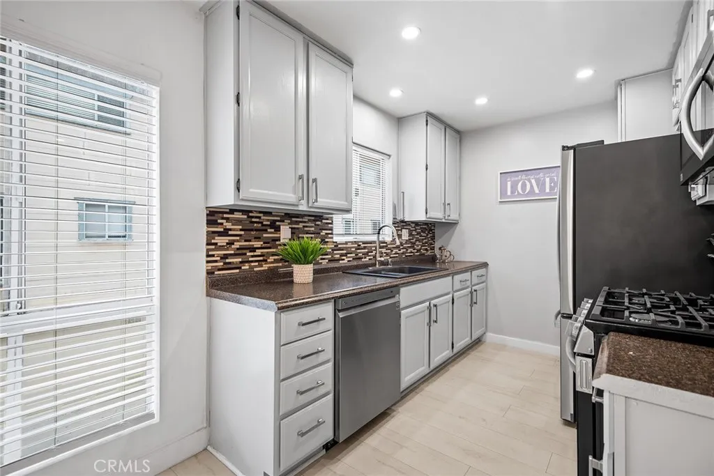 Additional image 9 of 9901 Independence Avenue Unit D, Chatsworth, CA 91311