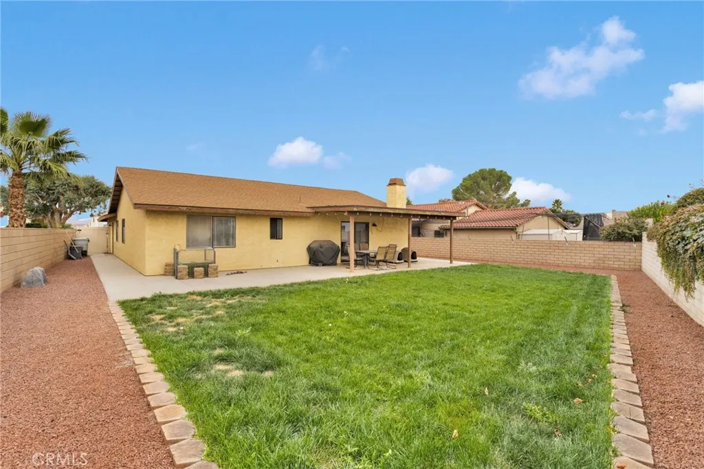 12566 Fairway Rd, Victorville, CA 92395