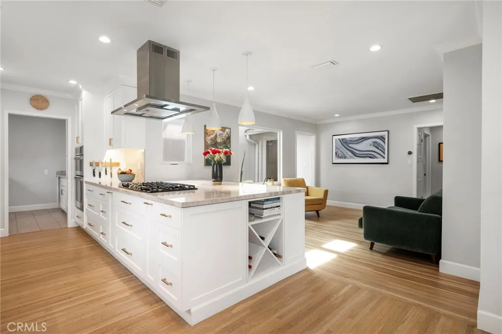 Additional image 10 of 16600 Gilmore Street, Lake Balboa, CA 91406