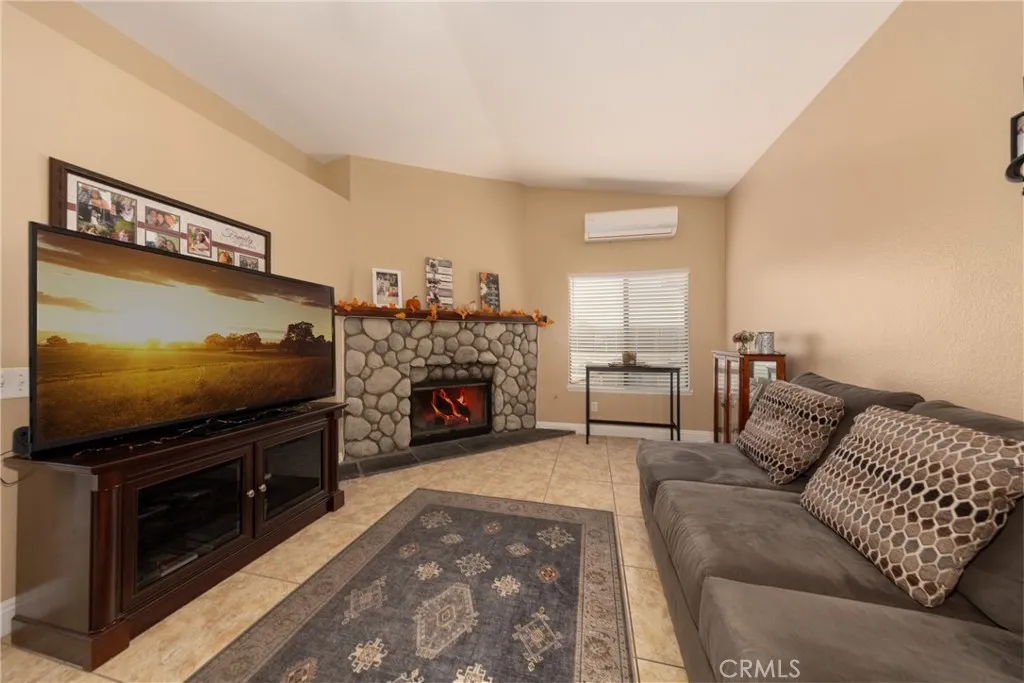 Additional image 11 of 215 Yellowstone Court, San Jacinto, CA 92583