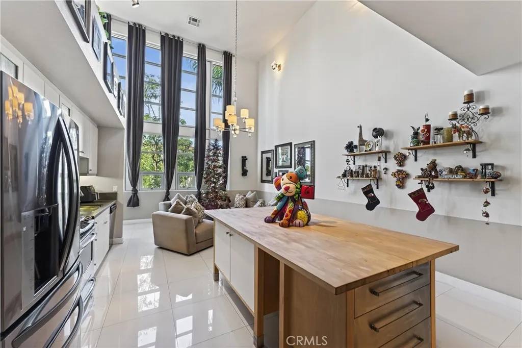 Additional image 14 of 906 E Civic Center Dr, Santa Ana, CA 92701