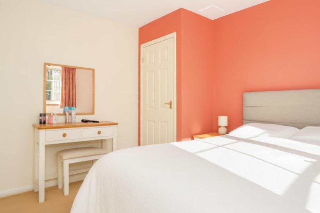 Additional image 11 of How Wood, Park Street, St. Albans