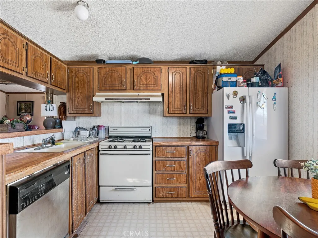 Additional image 14 of 39626 E End Road, Lucerne Valley, CA 92356