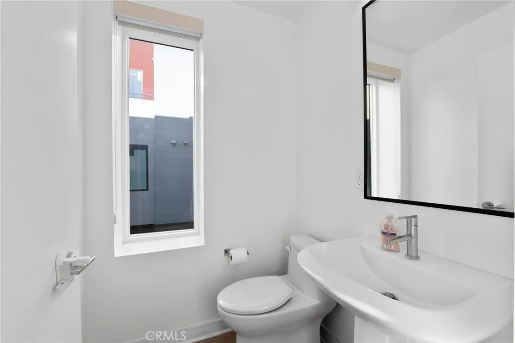 Additional image 12 of 1056 N Joels Pl, Los Angeles, CA 90012