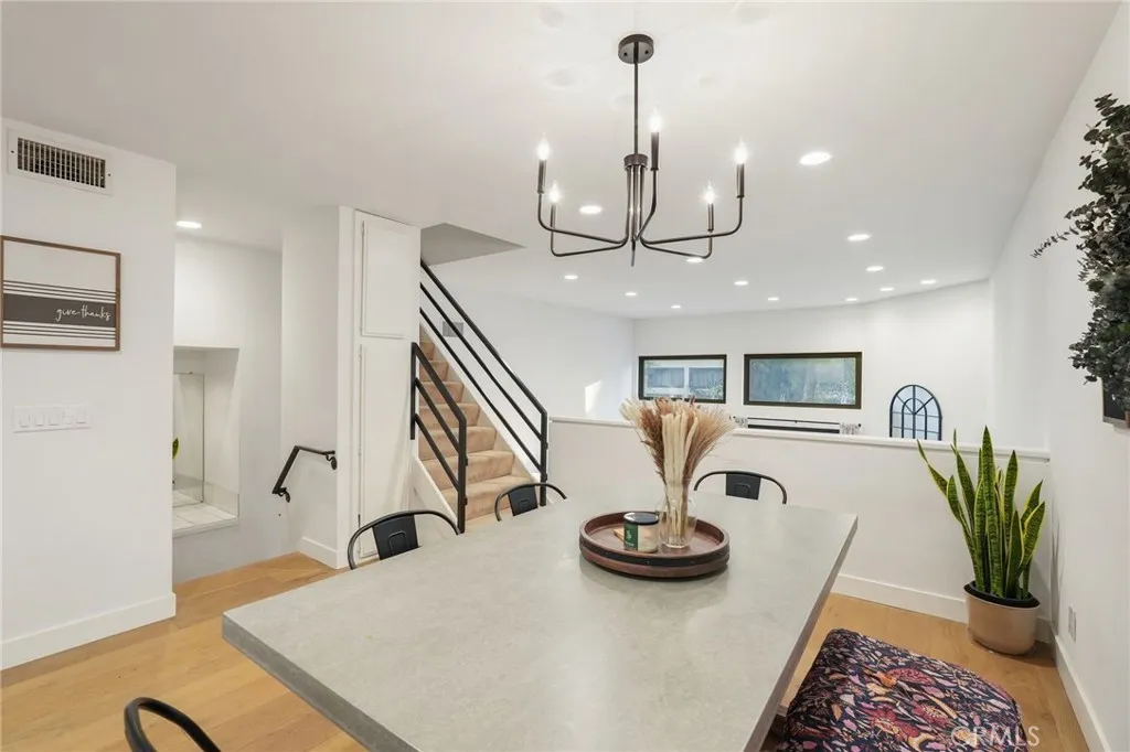 Additional image 7 of 6930 De Celis Unit 16, Lake Balboa, CA 91406