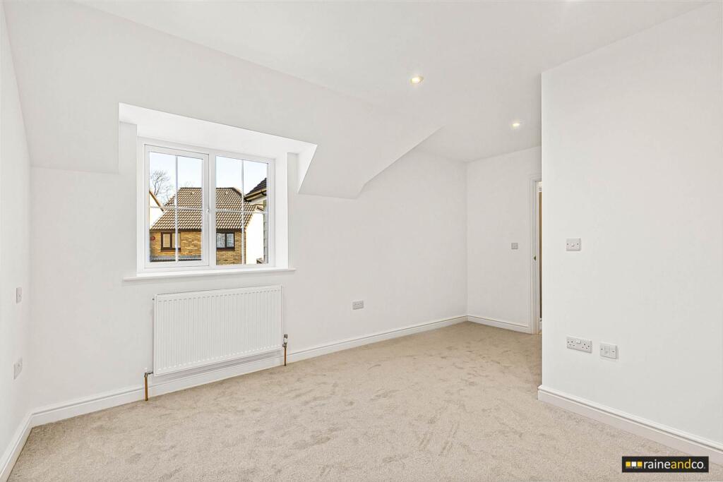 Additional image 21 of Bull Stag Green, Hatfield