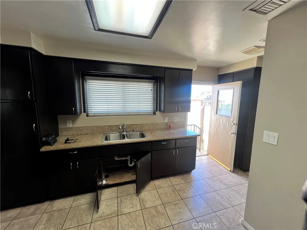 Additional image 13 of 1500 W 96th St, Los Angeles, CA 90047