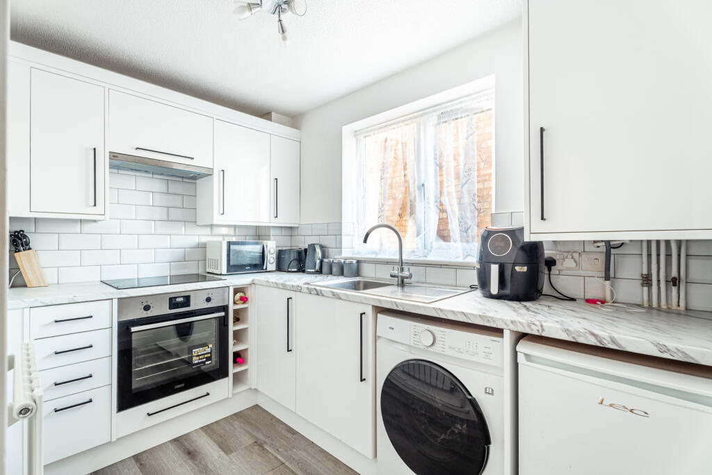 Additional image 3 of The Acorns, Wynchlands Crescent, St. Albans, Hertfordshire, AL4