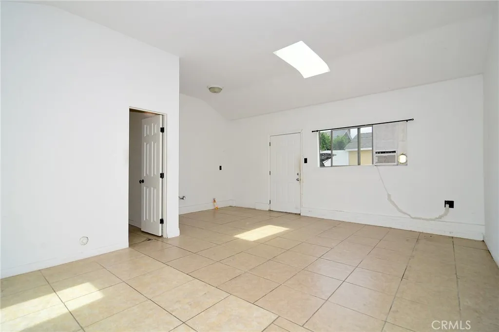 Additional image 23 of 19324 Victory Boulevard, Reseda, CA 91335