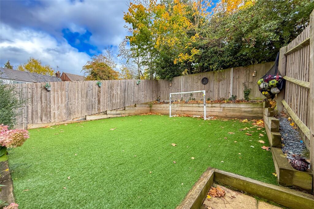 Additional image 27 of Neville Close, St. Albans, Hertfordshire, AL3