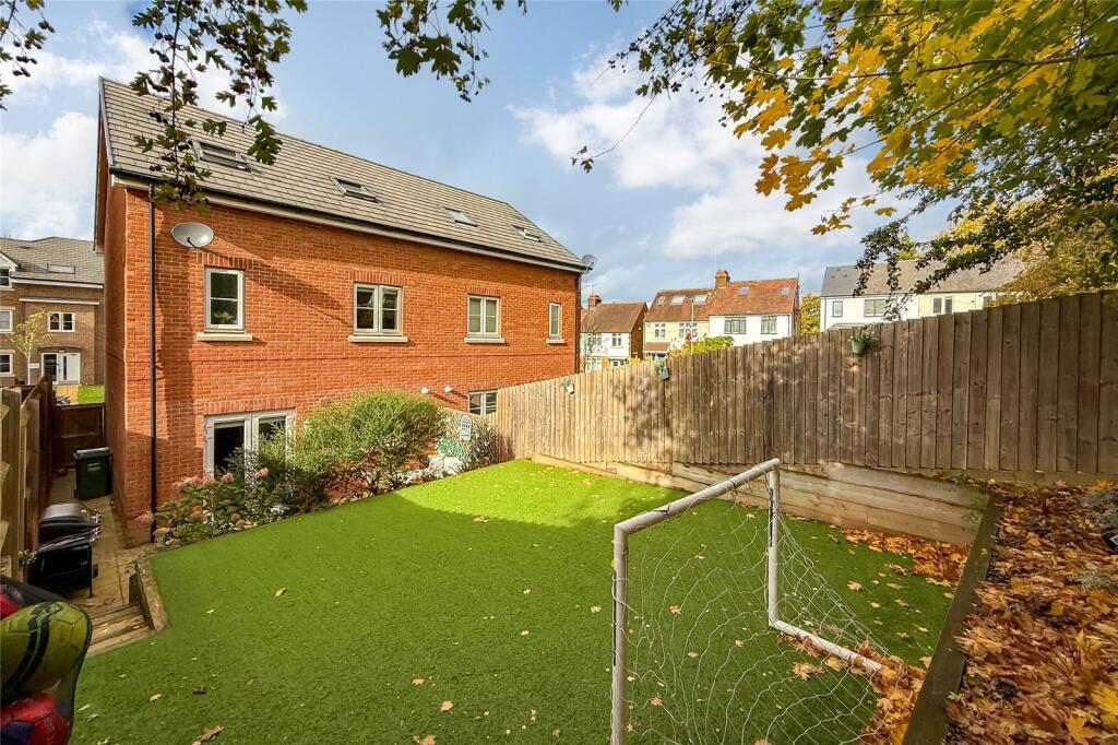 Additional image 28 of Neville Close, St. Albans, Hertfordshire, AL3