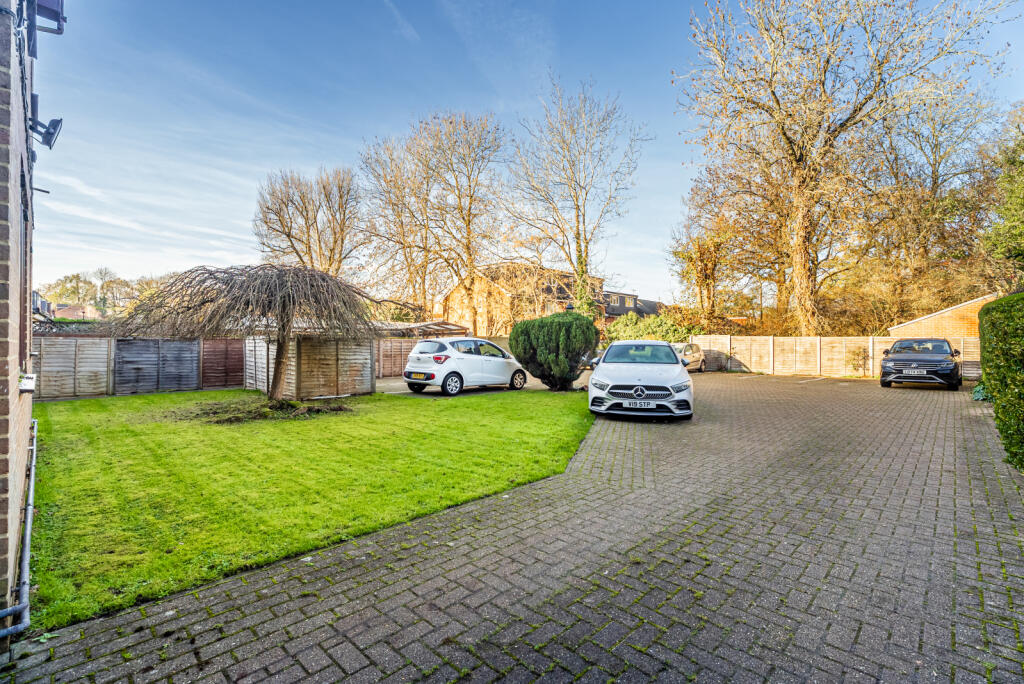 Additional image 11 of The Acorns, Wynchlands Crescent, St. Albans, Hertfordshire, AL4