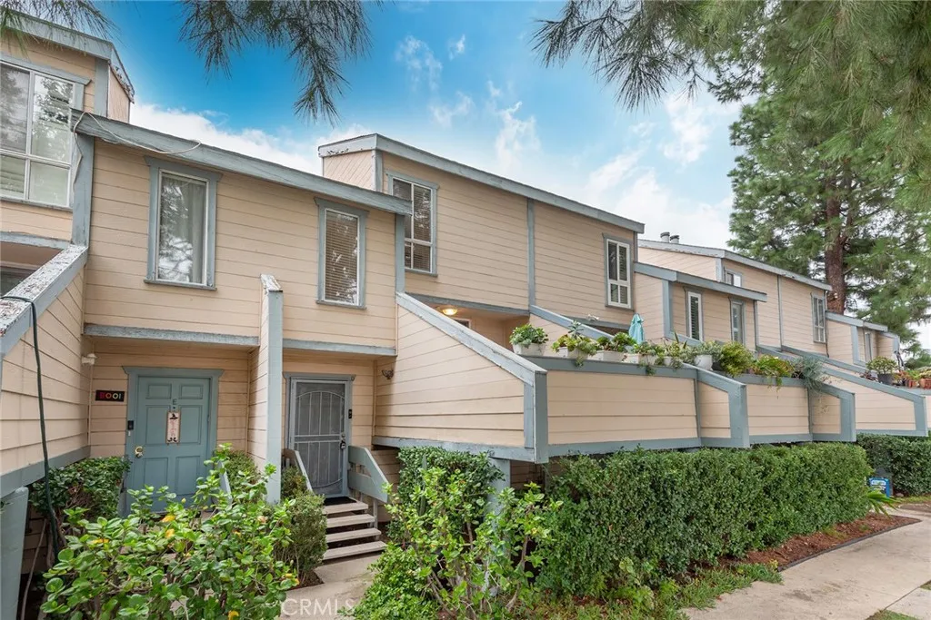 Additional image 2 of 9901 Independence Avenue Unit D, Chatsworth, CA 91311