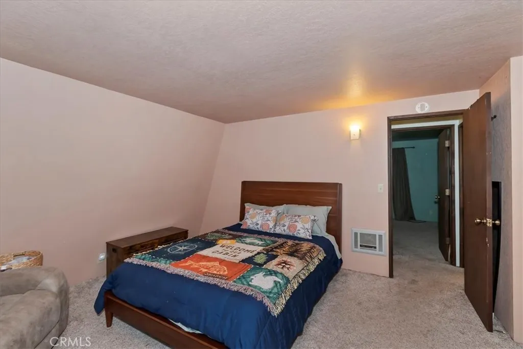 Additional image 34 of 172 Vista Ln, Sugarloaf, CA 92386