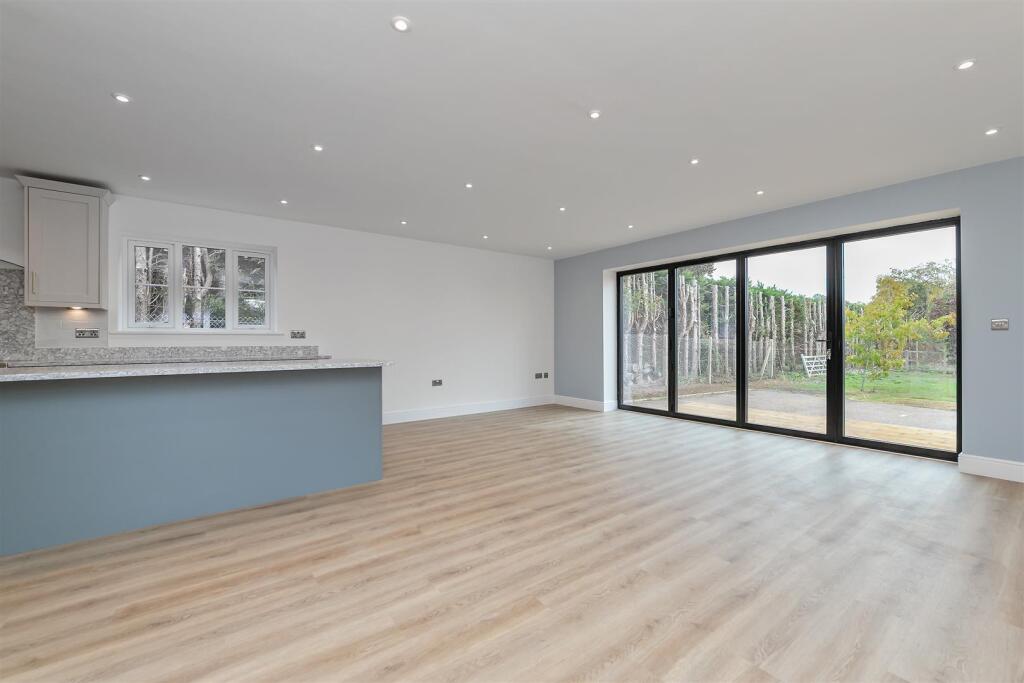 Additional image 14 of Warrengate Road, Brookmans Park