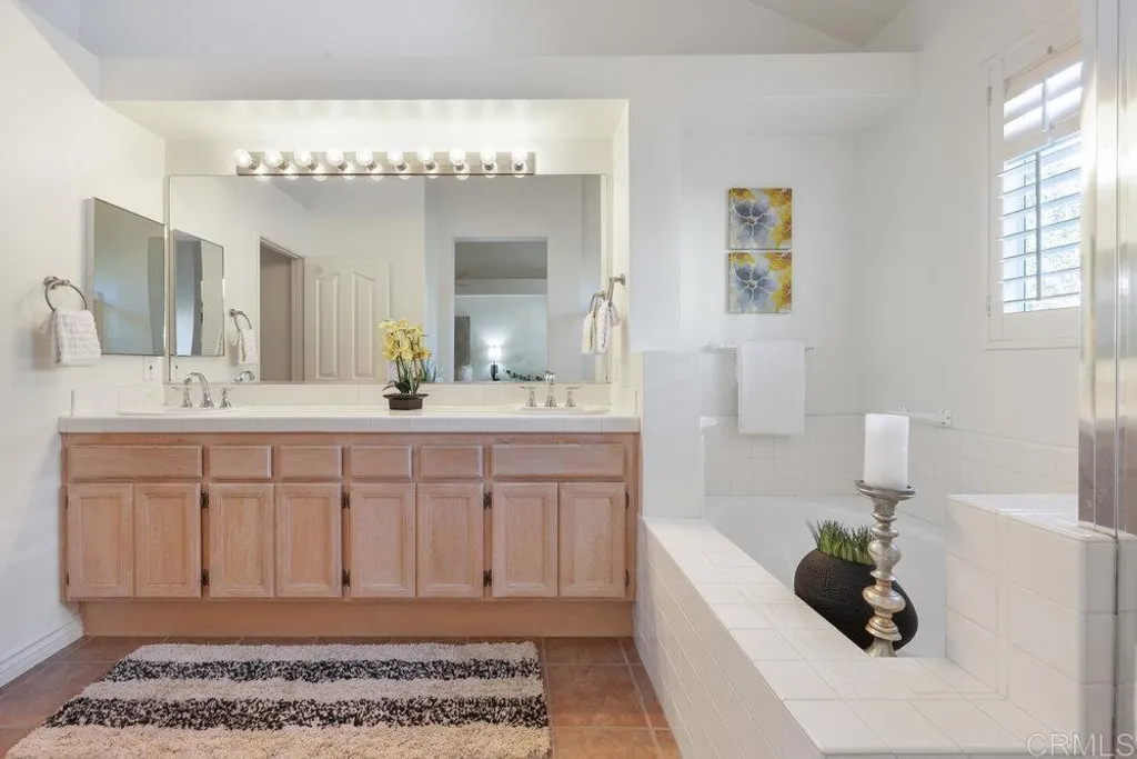 Additional image 20 of 7125 Calabria Court Unit D, San Diego, CA 92122