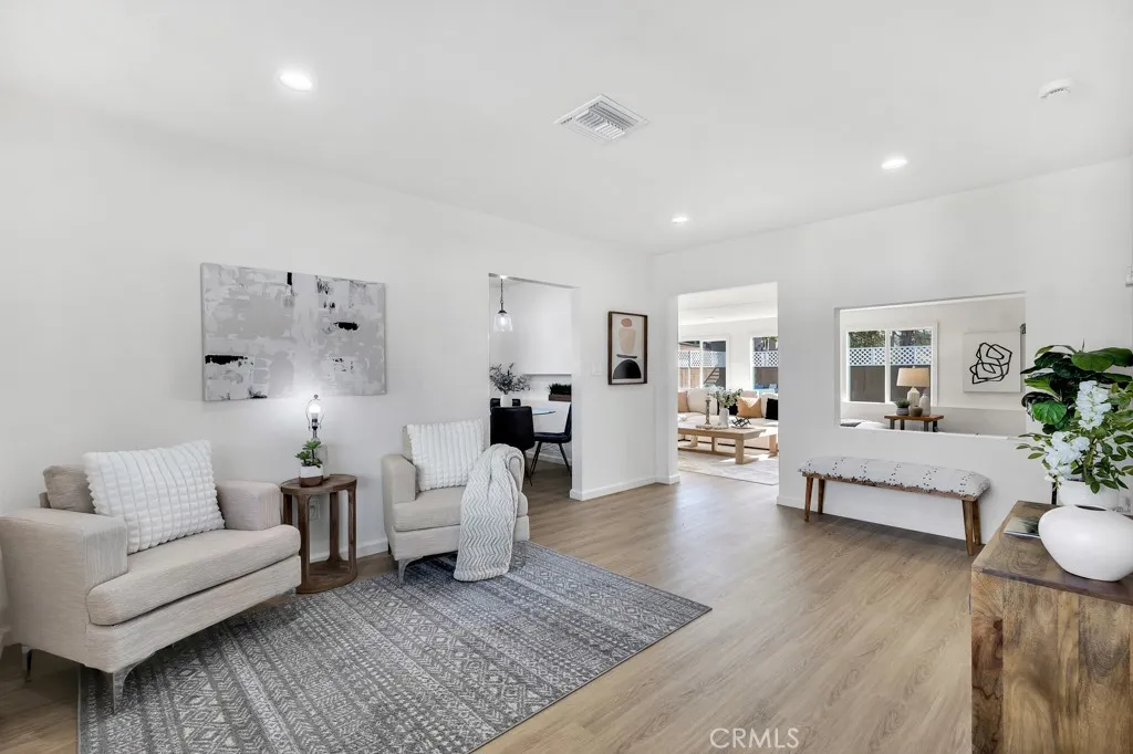 Additional image 3 of 17452 Cantlay Street, Lake Balboa, CA 91406