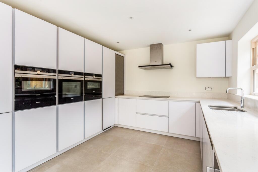 Additional image 11 of Walnut Close West Way AL5