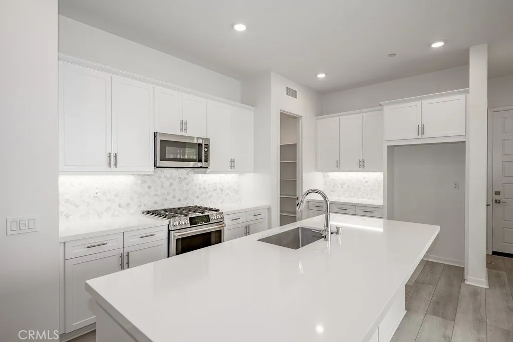 Additional image 6 of 26915 Goldfinch Lane, Valencia, CA 91381