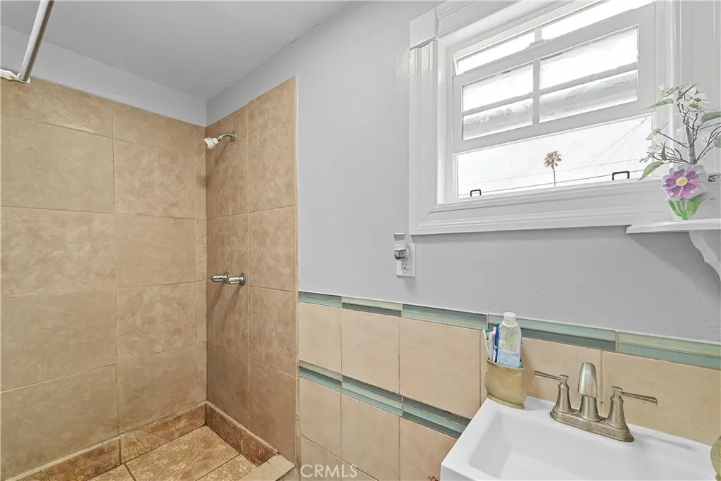 Additional image 40 of 1665 Arlington, Los Angeles, CA 90019