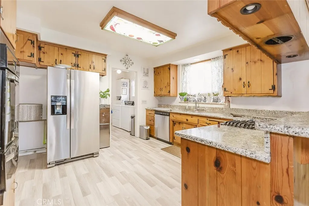 Additional image 7 of 15439 Hart Street, Van Nuys, CA 91406