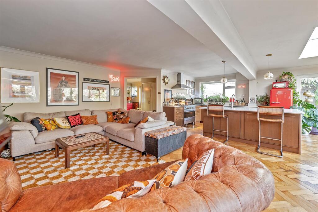 Additional image 23 of Colney Heath Lane, St. Albans