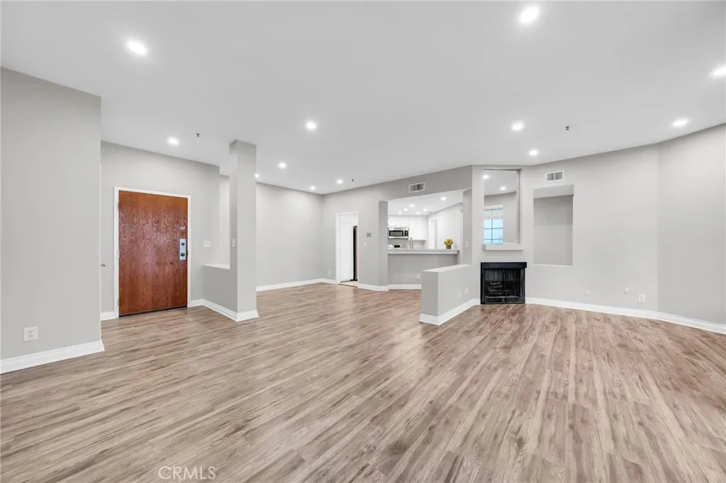 Additional image 3 of 2559 Plaza Del Amo Unit 215, Torrance, CA 90503