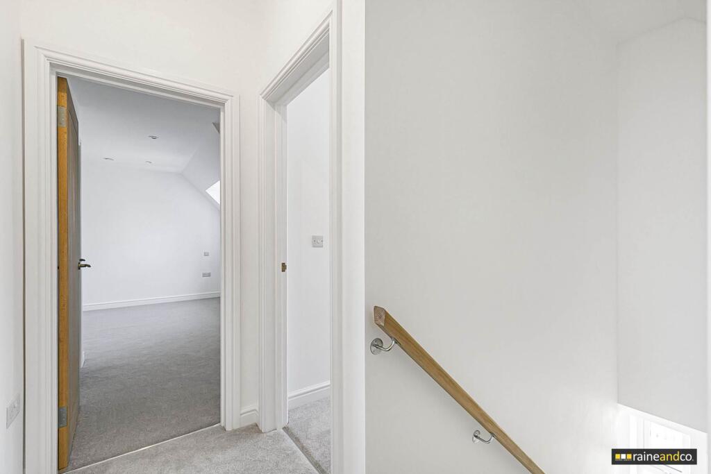 Additional image 25 of Bull Stag Green, Hatfield