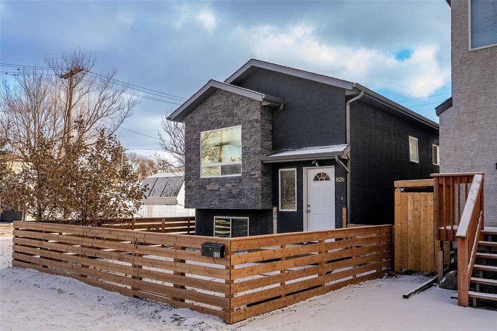 826 Weatherdon Avenue|Winnipeg, Manitoba R3M2B9