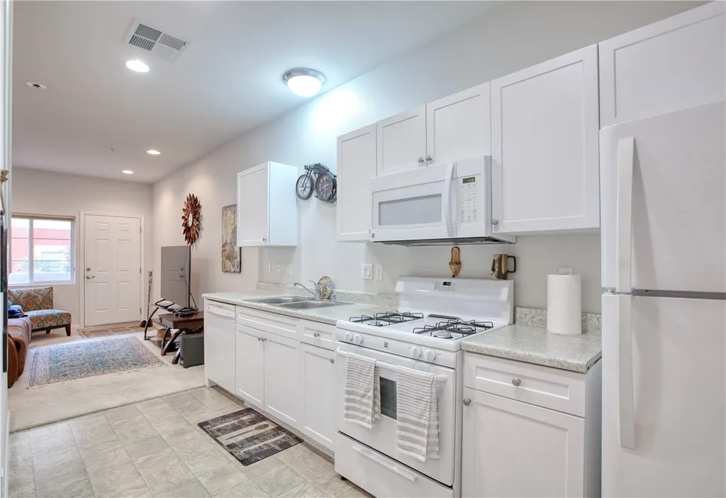 Additional image 9 of 864 Lawrence Dr, San Luis Obispo, CA 93401