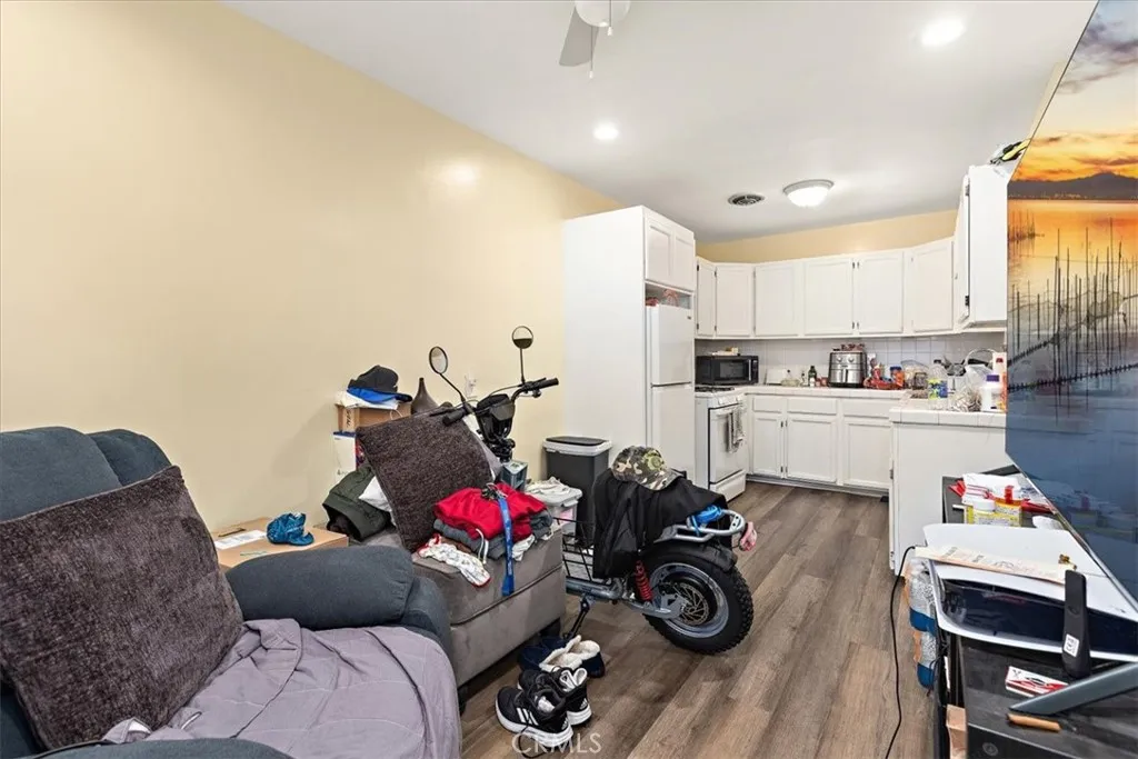 Additional image 109 of 11612 Cimarron Ave, Hawthorne, CA 90250