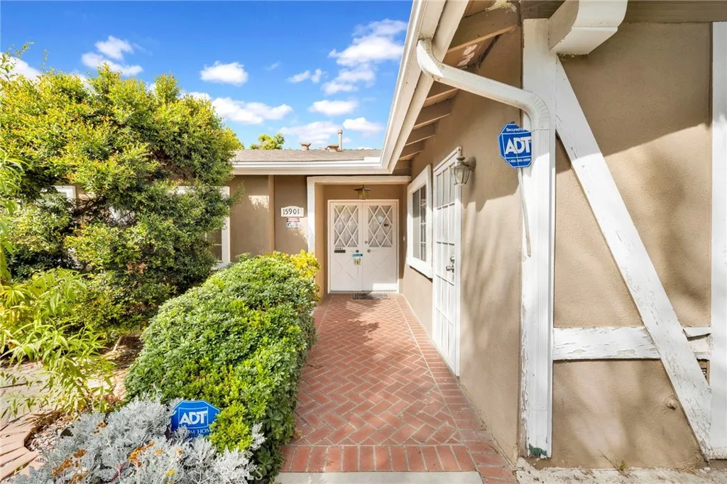 Additional image 4 of 15901 Lassen Street, North Hills, CA 91343