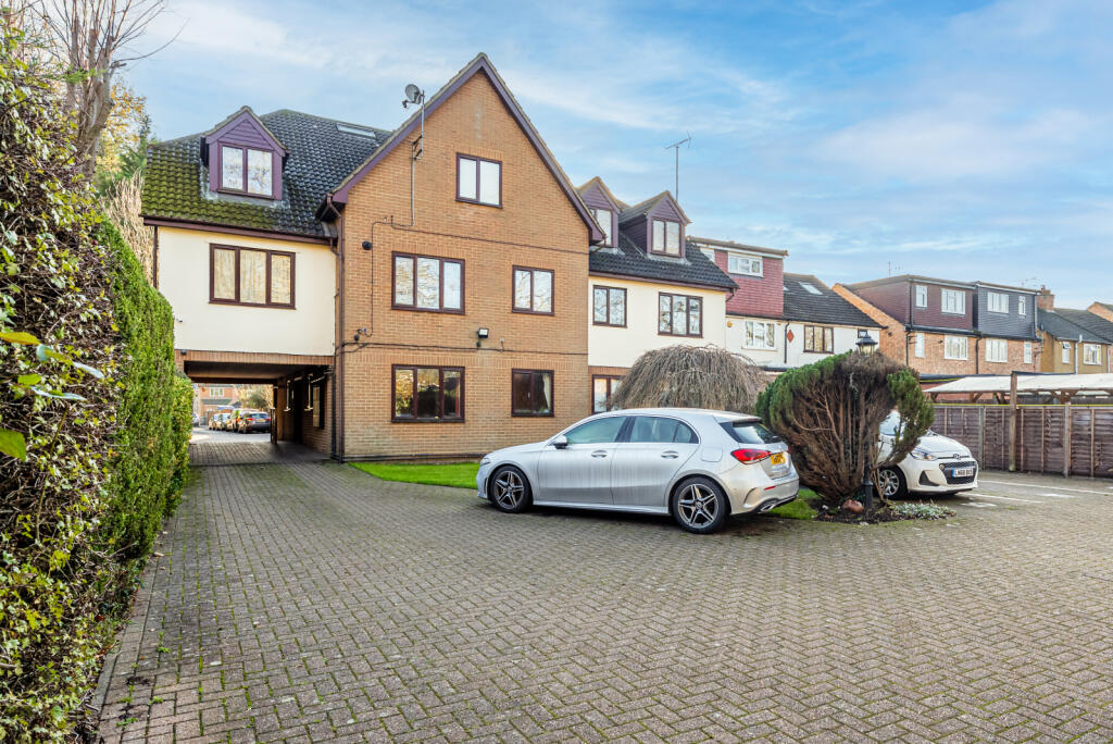 Additional image 10 of The Acorns, Wynchlands Crescent, St. Albans, Hertfordshire, AL4