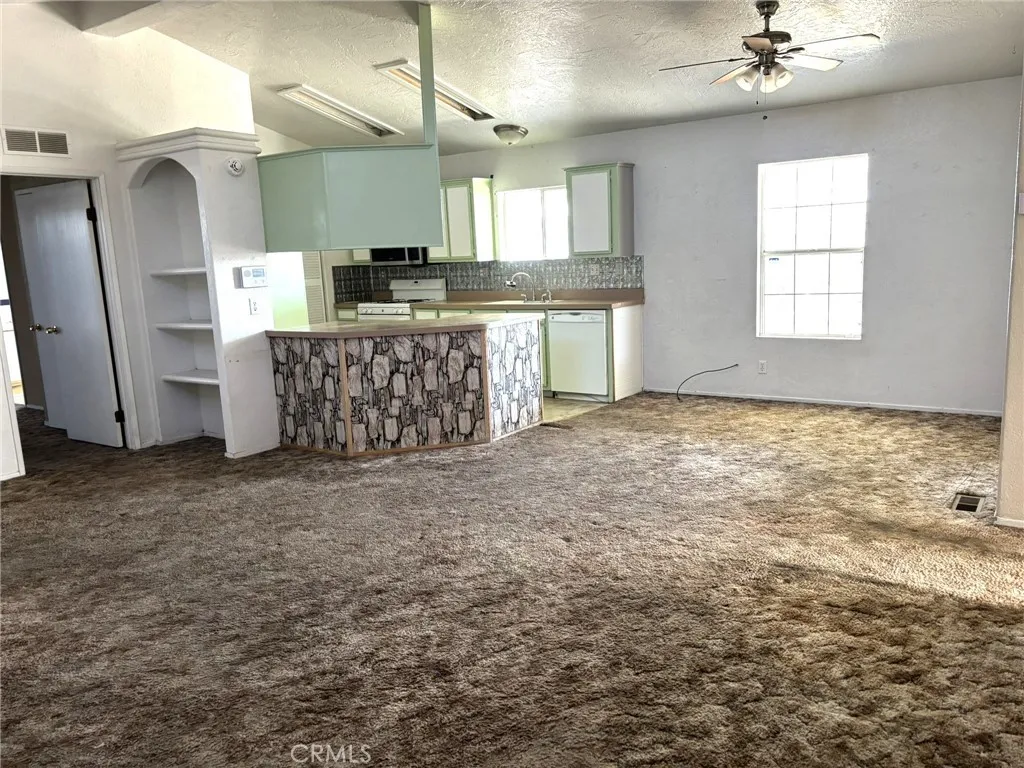 Additional image 45 of 20843 Waalew Rd Unit C4, Apple Valley, CA 92307