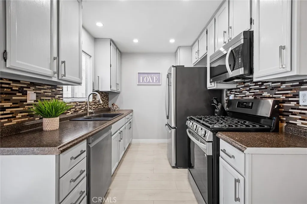 Additional image 10 of 9901 Independence Avenue Unit D, Chatsworth, CA 91311