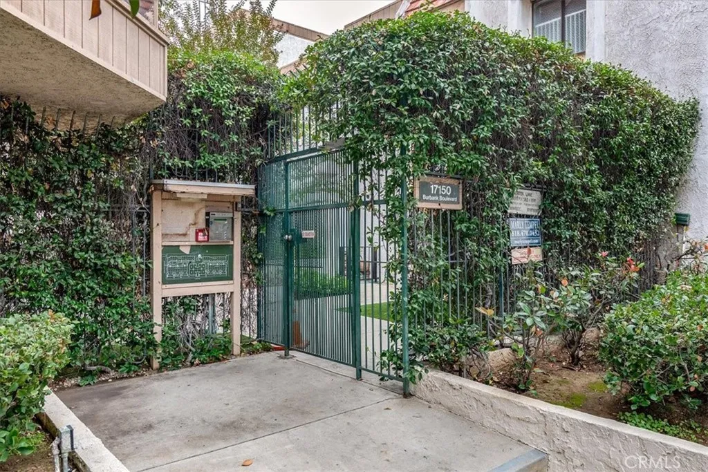 Property image for 17150 Burbank Boulevard Unit 25, Encino, CA 91316