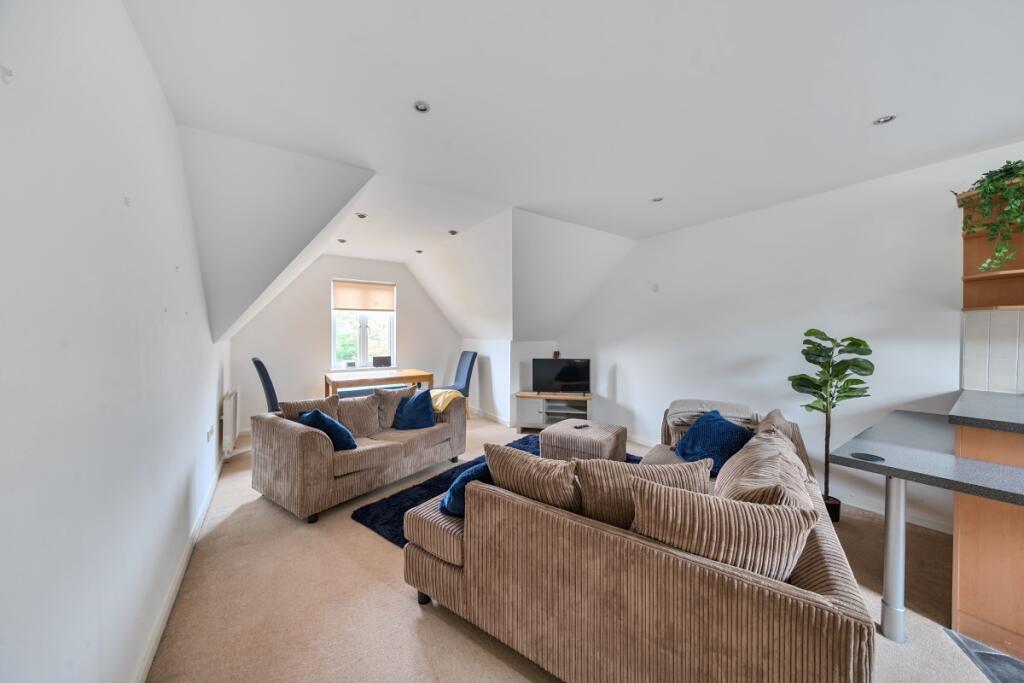 Additional image 2 of Roundwood Lane Harpenden AL5