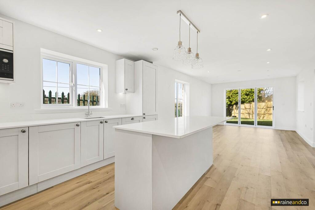 Additional image 30 of Bull Stag Green, Hatfield