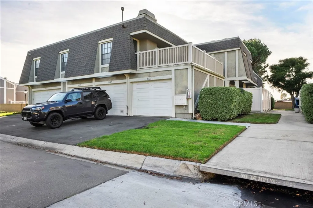 Additional image 3 of 16125 Warmington Lane Unit 12, Huntington Beach, CA 92649