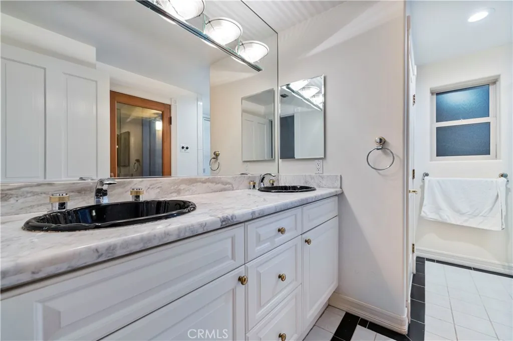 Additional image 104 of 4651 Ellenita Ave., Tarzana, CA 91356