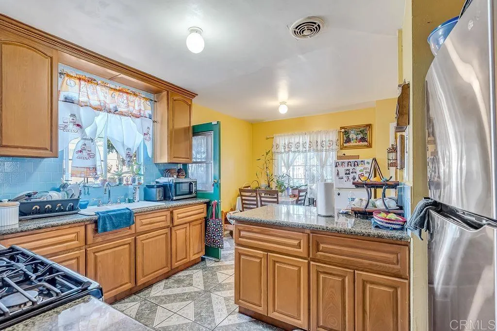 Additional image 11 of 927 S Eucalyptus Ave, Inglewood, CA 90301